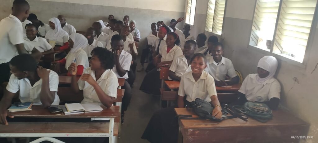 Livromoz Moçambique leva a educação digital à Escola Secundária de Chalaua e inspira alunos para o futuro do conhecimento