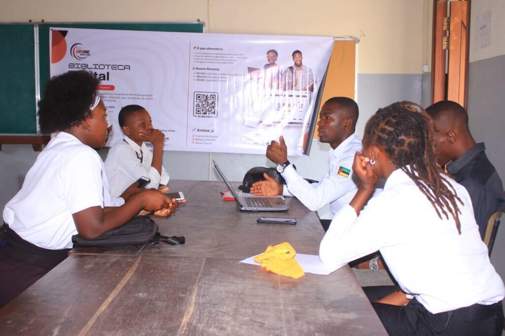Livromoz Moçambique apresenta oficialmente a sua biblioteca digital na Escola Secundária de Moma, reforçando o compromisso da Mucowise com a educação digital em Moçambique